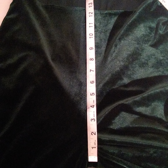 Amyenjoylife green lightweight velvet look jumpsuit size small - Picture 5 of 9
